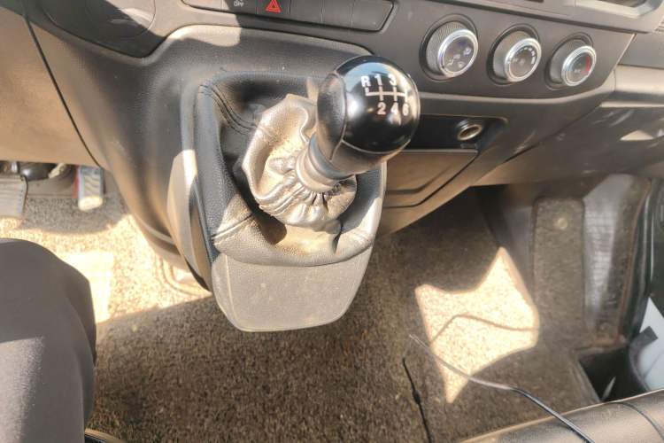 Used JMC Fushun 2022 2.0T Manual Multi-Function Passenger Vehicle Mid-Range High Roof 6-7 Seats
