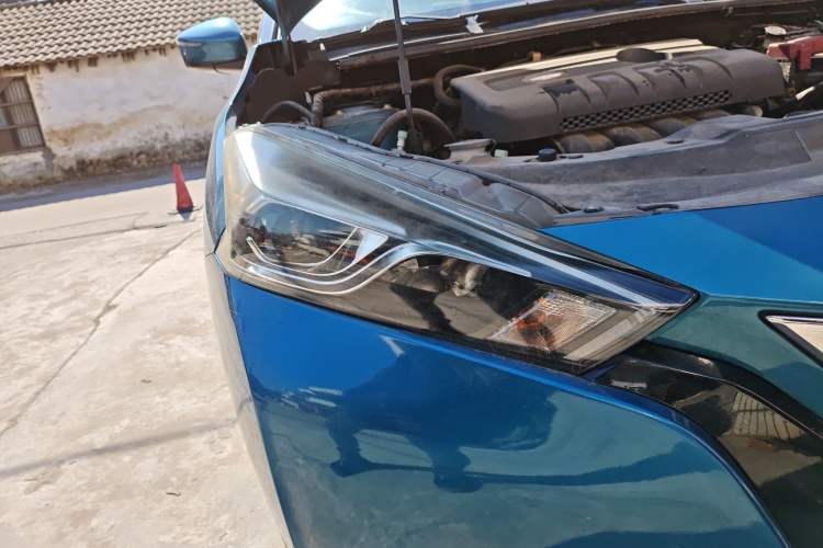 Used Nissan Lannia 2016 1.6L CVT Smart Cool Edition Right Front Headlight