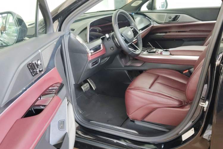 Used Cadillac XT5 2025 2.0T Platinum Edition