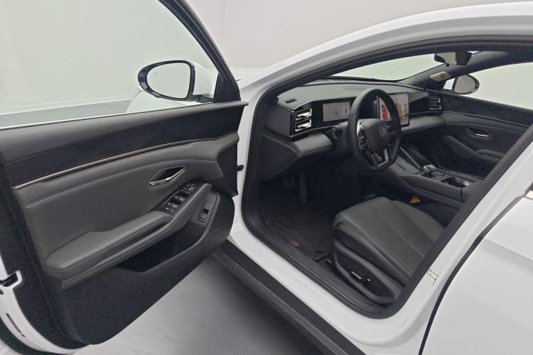 Used BYD Qin L 2025 DM-i Smart Drive 120KM Superior Model
