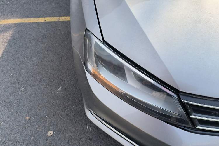 Used Volkswagen Sagitar 2018 1.6L Automatic Comfort Model Right Front Headlight