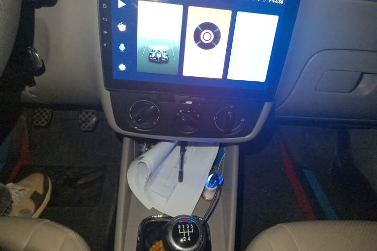 Used Volkswagen Bora 2012 1.6L Manual Fashion Edition Audio And AC Panel