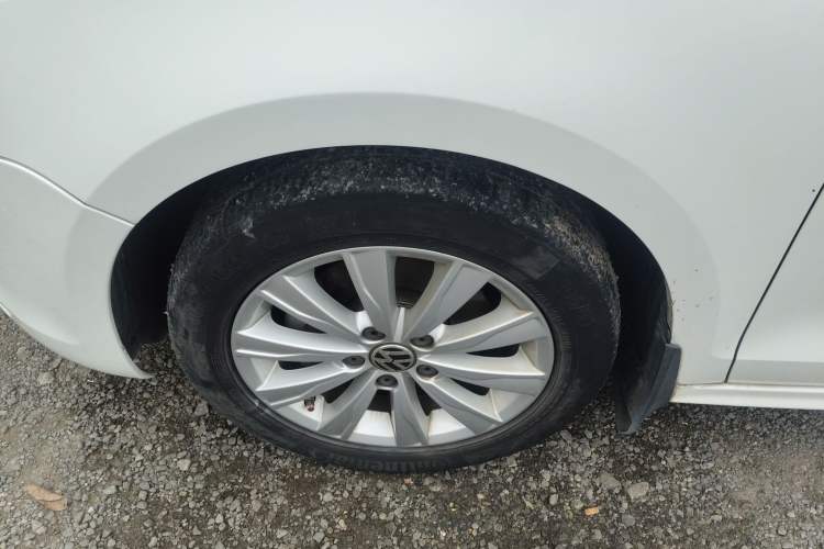 Used Volkswagen Sagitar 2014 Revised Version 1.4TSI Automatic Luxury Edition Left Front Wheel Hub