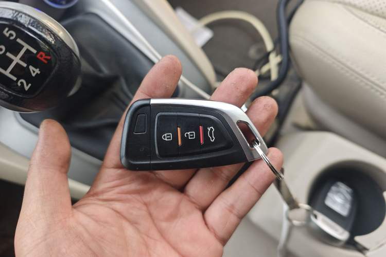 Used BYD S6 2013 Platinum Edition 2.0L Manual Luxury Model