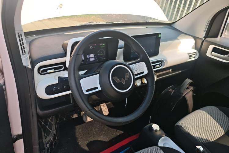 Used Wuling Hongguang MINIEV 2024 3rd Generation 170 km Steering Wheel