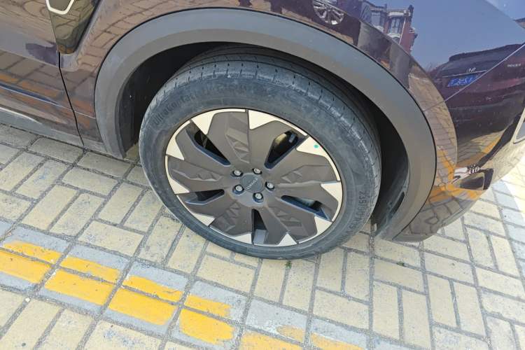 Used Lynk & Co 05 EM-P 2021 1.5TD PHEV HALO Right Front Wheel Hub