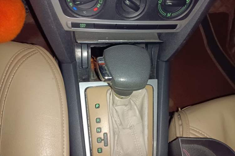 Used Skoda Octavia 2007 1.8T Automatic Elegance Edition Gear Lever