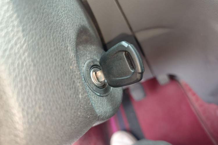 Used Foton Toano 2024 Small Passenger Comfort Version Cummins 2.8T Manual Transmission Long Wheelbase Mid-Roof Design Rear Single Tire 9-Seater