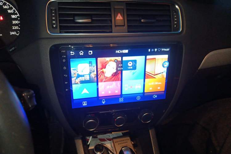 Used Volkswagen Sagitar 2014 Revised Version 1.6L Automatic Comfort Edition Audio And AC Panel