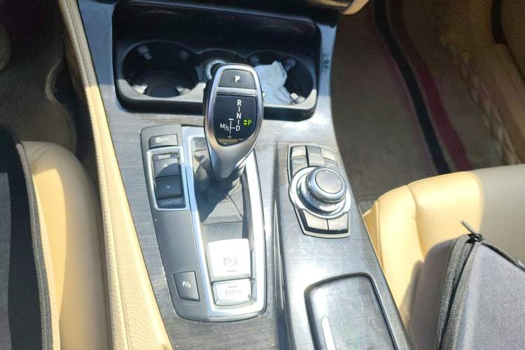 Used BMW 5 Series 2012 535Li Leading Model
