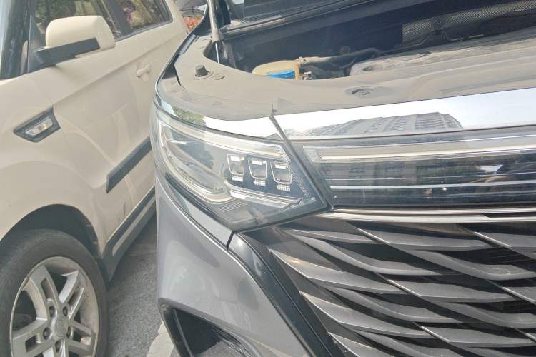 Used Roewe iMAX8 2021 400TGI Supreme Series Ultimate Edition Right Front Headlight