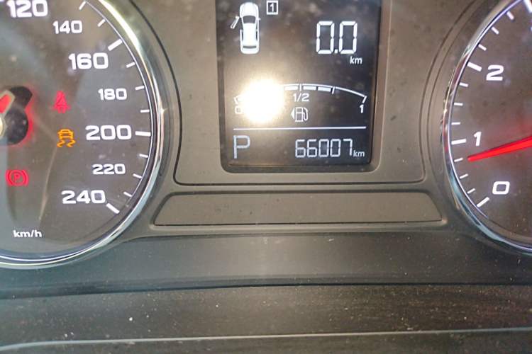 Used Roewe i6 2018 20T Automatic Flagship Edition Odometer Close Up