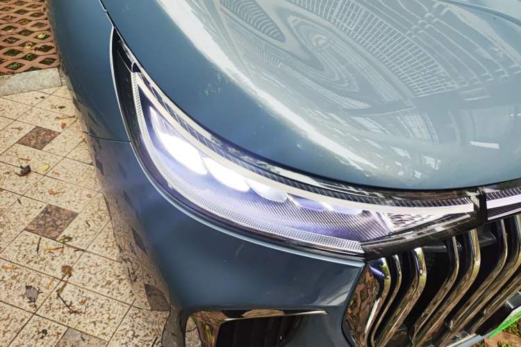 Used VOYAH Dream 2022 Low-Carbon Edition Plus Intelligent Driving Package Right Front Headlight