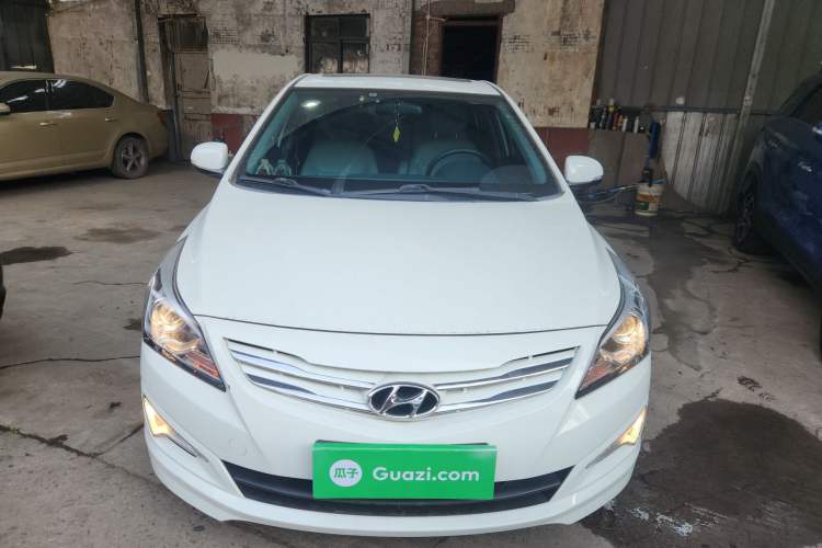 Used Hyundai Verna (older generation) 2014 1.4L Manual Top-Tier Model TOP