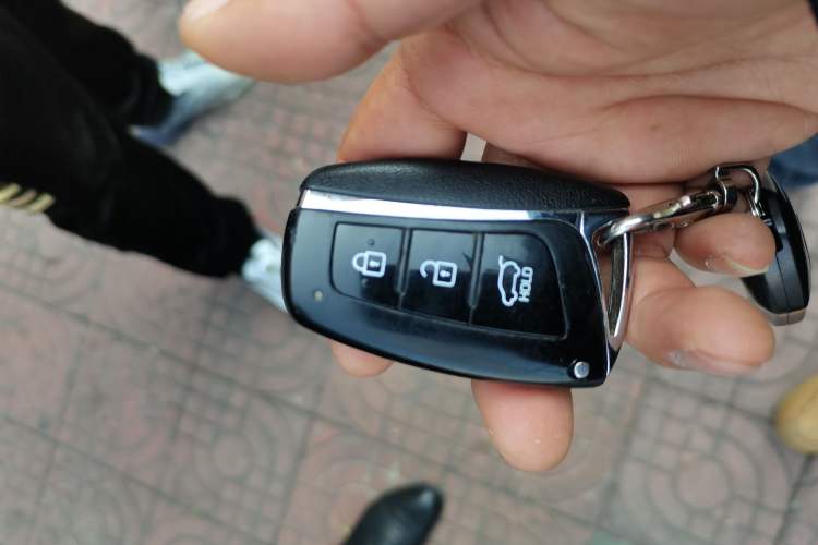 Used Hyundai Santa Fe 2015 2.0T Automatic Two-Wheel Drive Smart Version 5 Seats