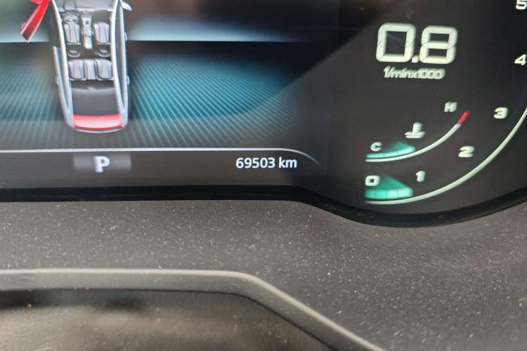 Used Roewe i5 2020 1.5L Automatic 4G Connect Luxury Flagship Edition Odometer Close Up
