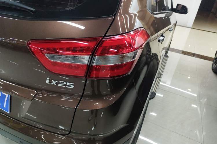 Used Hyundai ix25 2015 1.6L Automatic Two-Wheel-Drive Deluxe DLX Model
