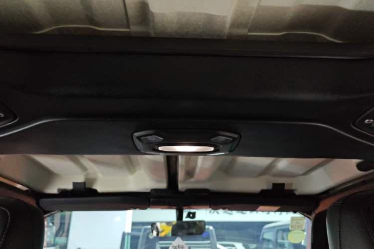 Used Jeep Wrangler 2018 2.0T Sahara Four-Door Edition
