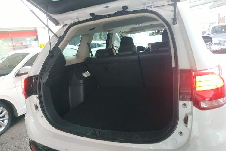 Used Mitsubishi Outlander 2021 2.4L 4x4 DynaDrive Edition 5 Seats Trunk