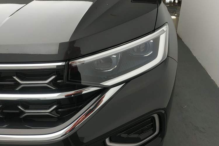 Used Volkswagen Tayron 2024 300TSI Two-Wheel-Drive Luxury Plus Advanced Version Left Front Headlight