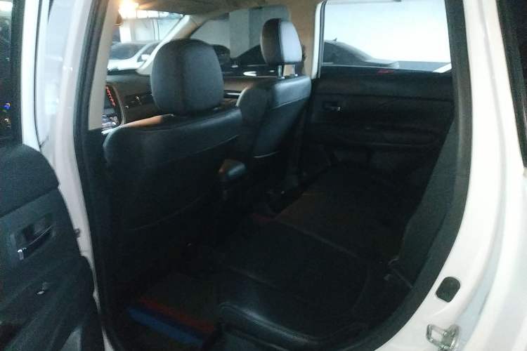 Used Mitsubishi Outlander 2018 2.0L Two-Wheel Drive Glory Edition 5 Seats
