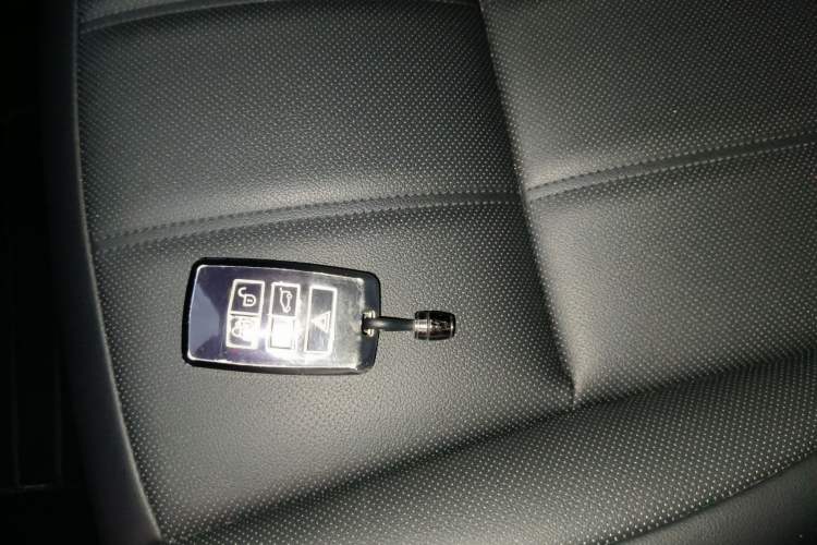 Used Land Rover Range Evoque 2020 249 PS R-DYNAMIC S Sport Edition Interior 1