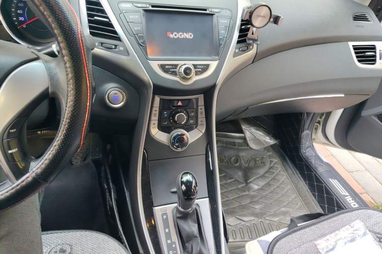 Used Hyundai Elantra (5th Generation / Langdong) 2012 1.6L Automatic Leading Model Audio And AC Panel