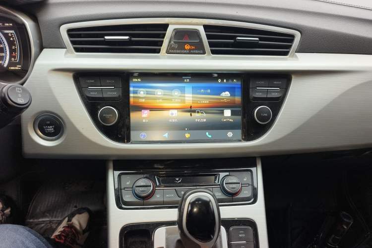 Used Geely Auto Emgrand X7 Sport 2016 1.8TD Automatic ZhiZun Version Audio And AC Panel