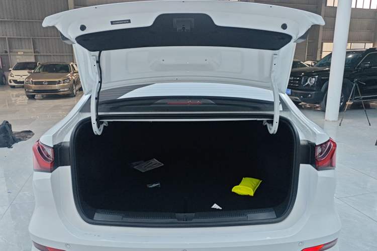 Used Roewe i5 2026 Model 1.5L CVT Luxury Version