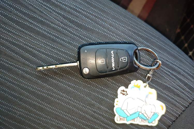 Used Hyundai Verna Ray 2016 1.4L Automatic Leading-Edge GLX
