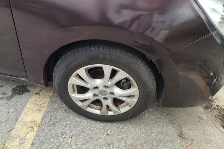 Used Haima V70 2016 1.5T Automatic "Comfort & Enjoyment" 6-Seater Right Front Wheel Hub