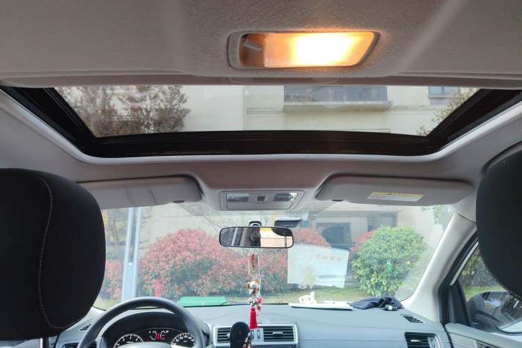 Used Nissan Tiida 2016 1.6L CVT Cool Dynamic Edition Headliner