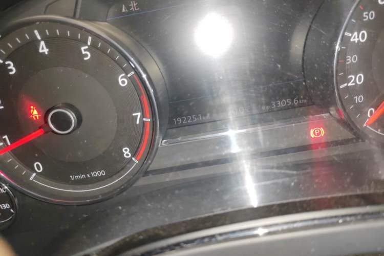 Used Volkswagen Phideon 2018 Revised Version 380TSI Two-Wheel Drive Business Edition Odometer Close Up