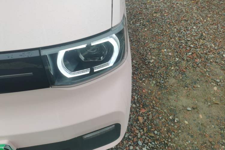 Used Wuling Hongguang MINIEV 2022 Macaron Premium Model – Lithium Ternary Battery Left Front Headlight