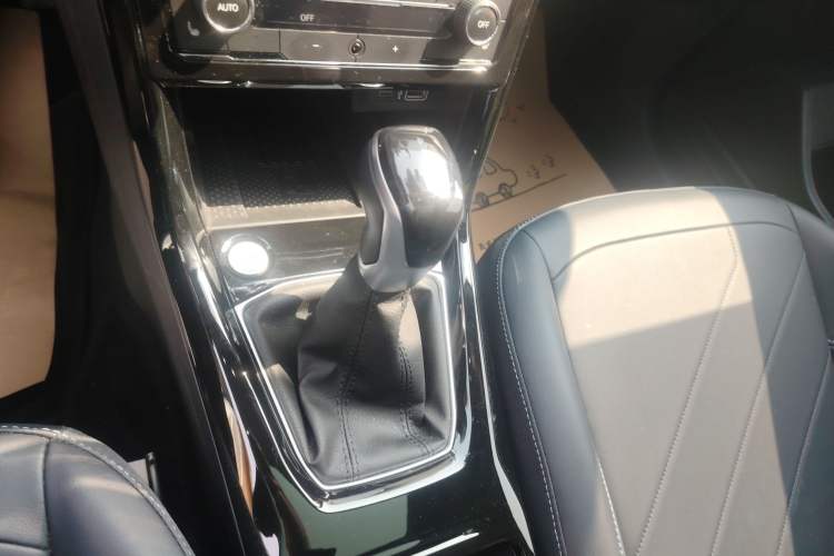 Used Volkswagen Tharu 2025 NewRui 300TSI Prestige Edition Gear Lever