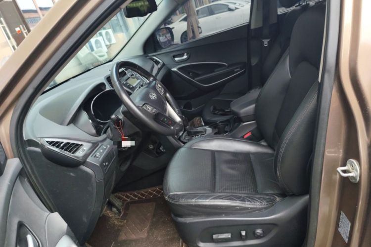 Used Hyundai Santa Fe 2013 2.4L Automatic Two-Wheel Drive Smart Version Left Front Seat