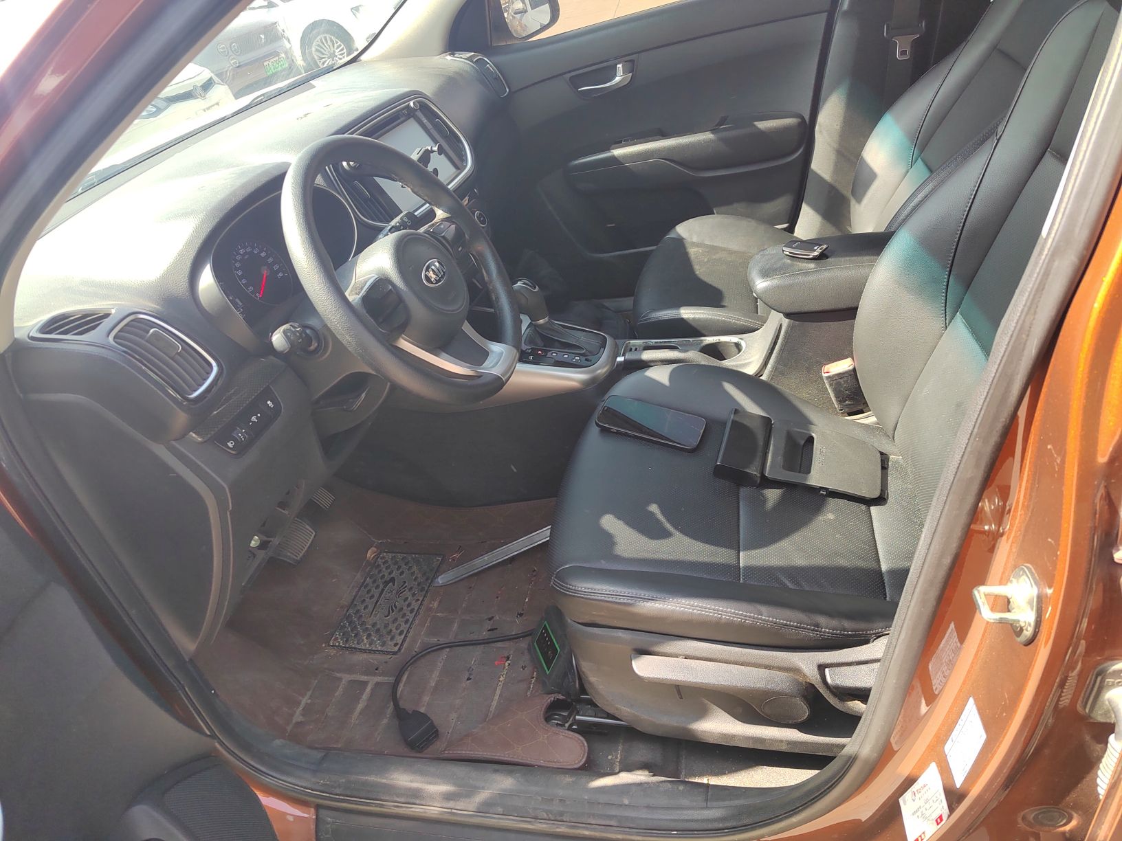 Переднее сиденье в автомобиле