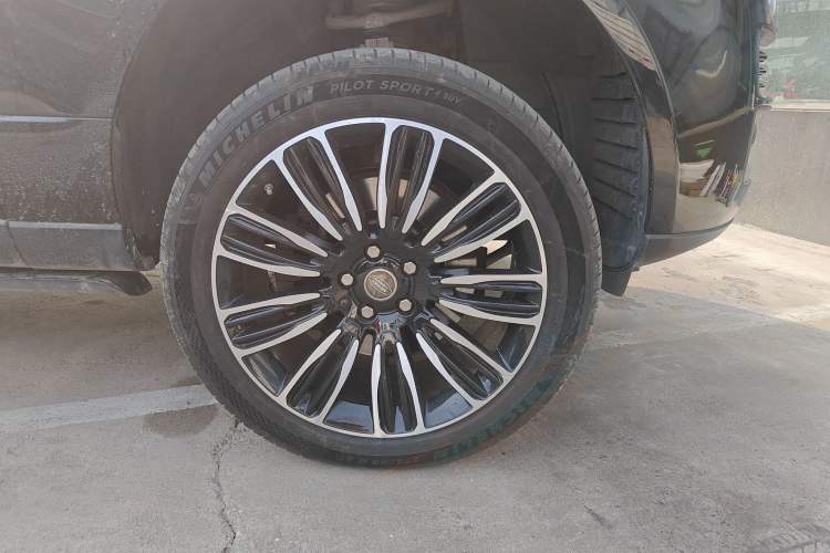 Used Land Rover Range Rover 2015 3.0 TDV6 Vogue SE Extended-Length Model
