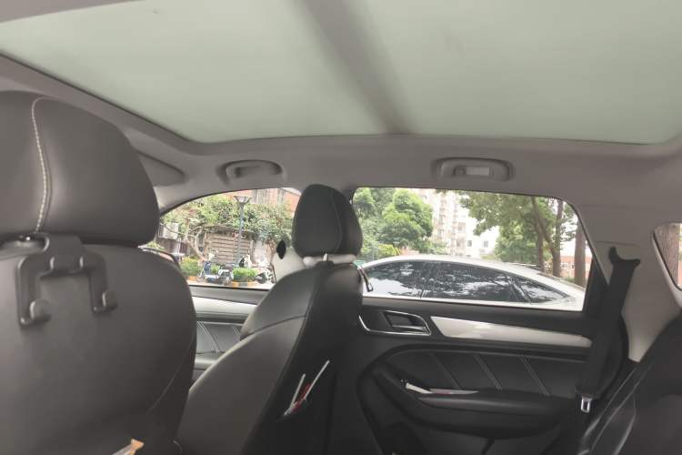 Used Roewe RX5 2019 20T Two-Wheel Drive Automatic Ali Smart Connectivity Platinum Edition
