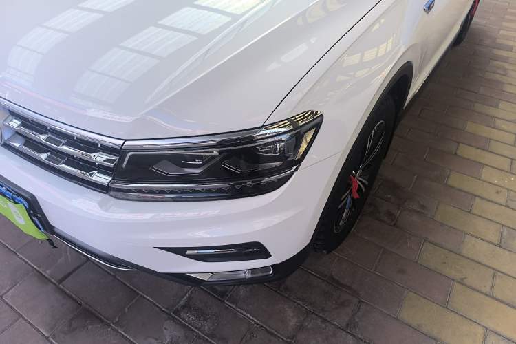 Used Volkswagen Tiguan L 2018 380TSI Automatic All-Wheel Drive Luxury Edition Left Front Headlight