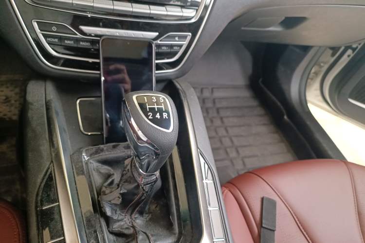 Used BAIC Senova D50 2018 1.5L Manual Prestige Intelligent Drive Edition Gear Lever