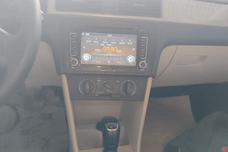 Used Skoda Rapid 2016 1.6L Automatic Chuanxing Edition Audio And AC Panel