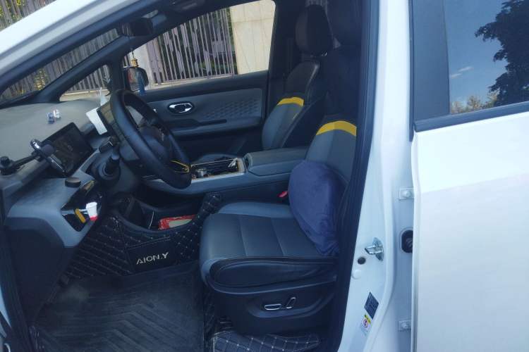 Used AION Y 2021 70 Enjoyment Tech Edition Left Front Seat