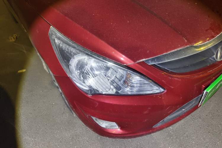 Used Hyundai Verna (older generation) 2010 Sedan 1.4L Manual Comfort GS Right Front Headlight