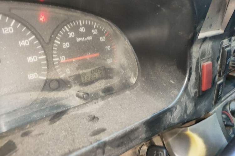 Used Jinbei Hiace 2014 2.0L 5th Generation Kuaiyunwang Business Version 4G19 Odometer Close Up