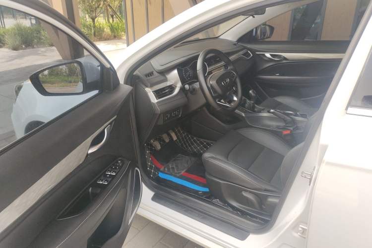 Used Geely Auto Emgrand 2019 Leading Edition 1.5L Manual Luxury Model China VI Standard Driver Seat