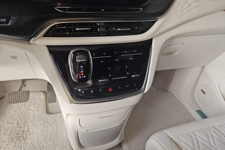 Used Buick GL8 2020 Avenir Avia Four-Seat Luxury Edition Gear Lever