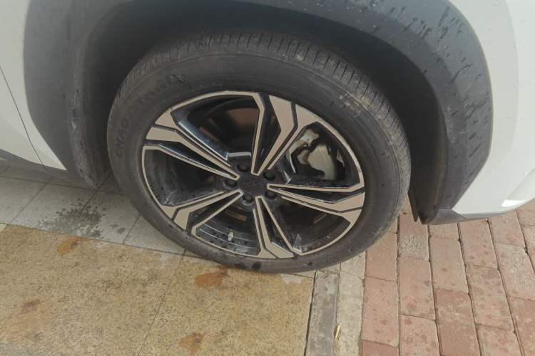 Used Geely Galaxy L7 2024 1.5T 115 km MAX Dragon Edition Right Front Wheel Hub