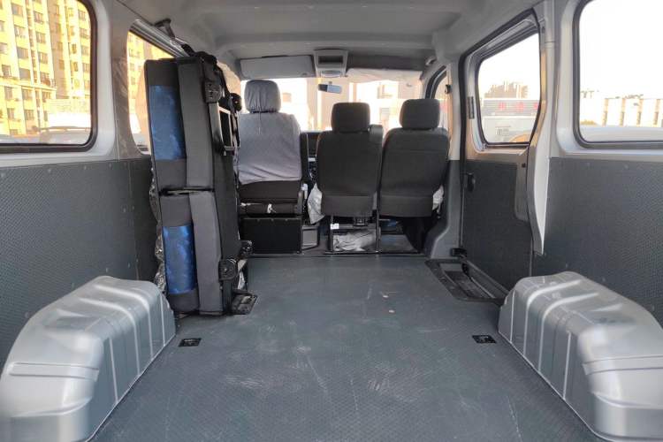 Used Dongfeng Yufeng Yufeng 2023 V9+ 2.0T Manual Front-Wheel-Drive Multi-Function Short-Chassis Low-Roof 5/6-Seater
