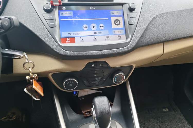 Used Ford Escort 2015 1.5L Automatic Comfort Edition Audio And AC Panel